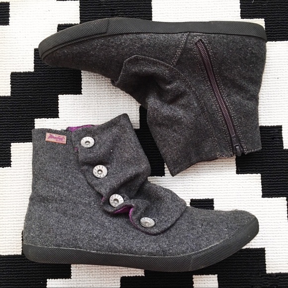 blowfish hobbit boots